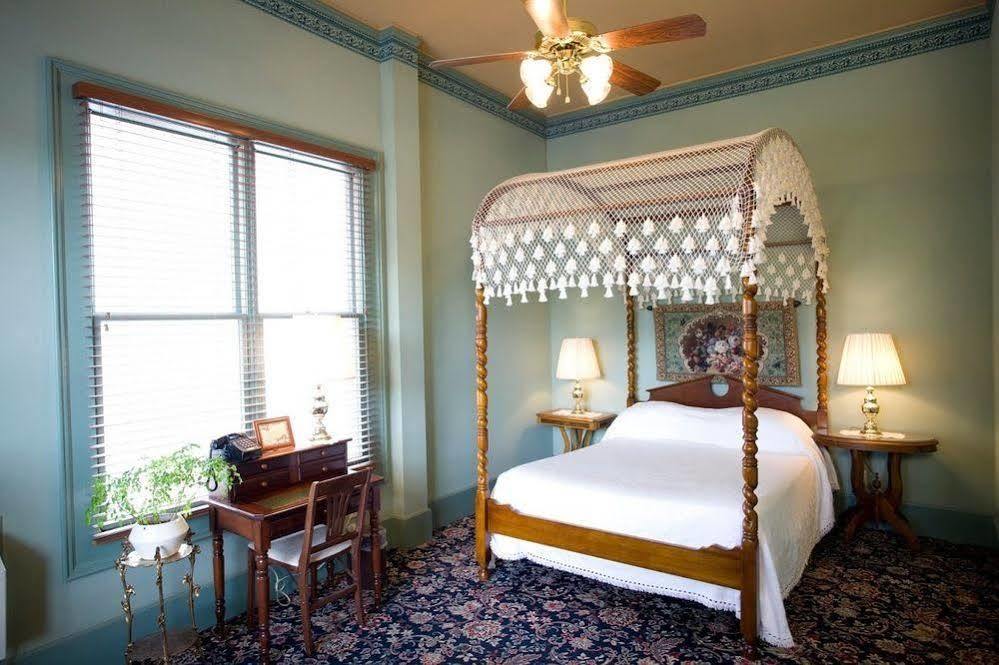 Weinhard Hotel Dayton Bagian luar foto